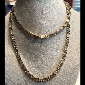 40 grams gorgeous necklace in 14k gold, very unique